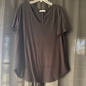 Zenana Outfitters Black V-Neck Short Sleeve Tee